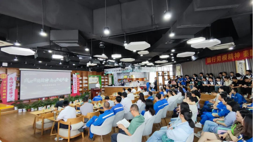 分享“成長記” 共上“勵志課”丨點贊這場勞模與青春的“匠心對話”